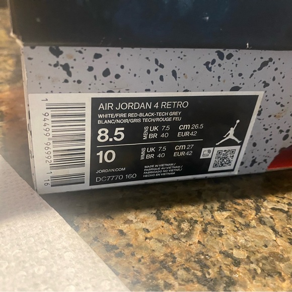 Air Jordan 4 retro 8.5 - Picture 3 of 14
